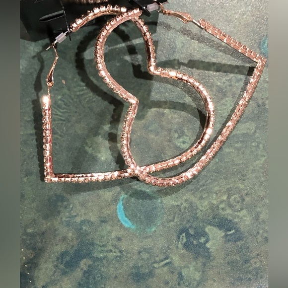 Guess heart shaped crystal rhinestone bling cubic zirconia earrings new - Picture 1 of 13